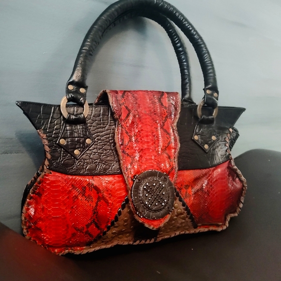 Unique, one of a kind, leather and snake skin bag by Novi Sudiono. - Picture 4 of 16